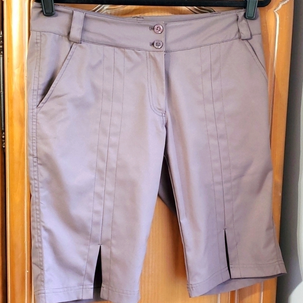 LIJA, Womens Bermuda shorts.  Size 6. Gray. 4 pockets, Golf. Pickel ball. Tennis